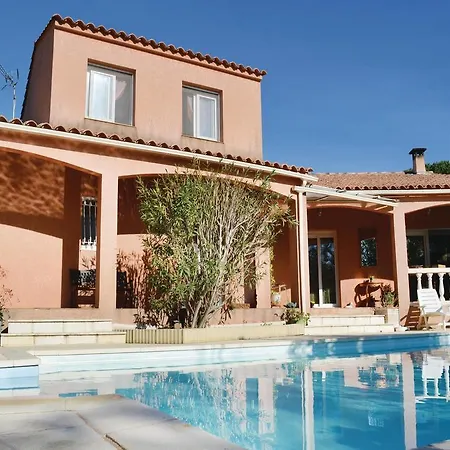 Five Bedroom Holiday In Mezzavia *