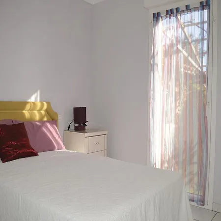 Dom wakacyjny Five Bedroom Holiday In Mezzavia Coggia