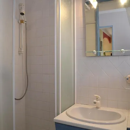 Five Bedroom Holiday In Mezzavia Coggia