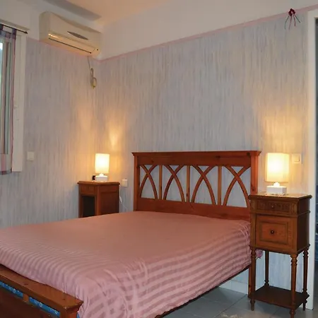 Five Bedroom Holiday In Mezzavia Dom wakacyjny *