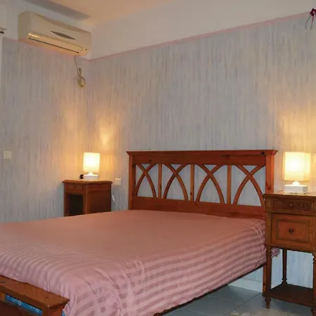 Five Bedroom Holiday In Mezzavia Dom wakacyjny Coggia