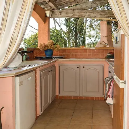 Five Bedroom Holiday In Mezzavia Coggia