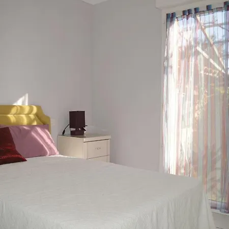 Five Bedroom Holiday In Mezzavia Dom wakacyjny