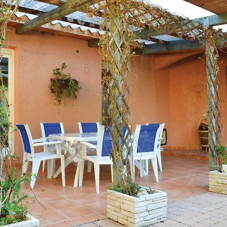 Dom wakacyjny Five Bedroom Holiday In Mezzavia *